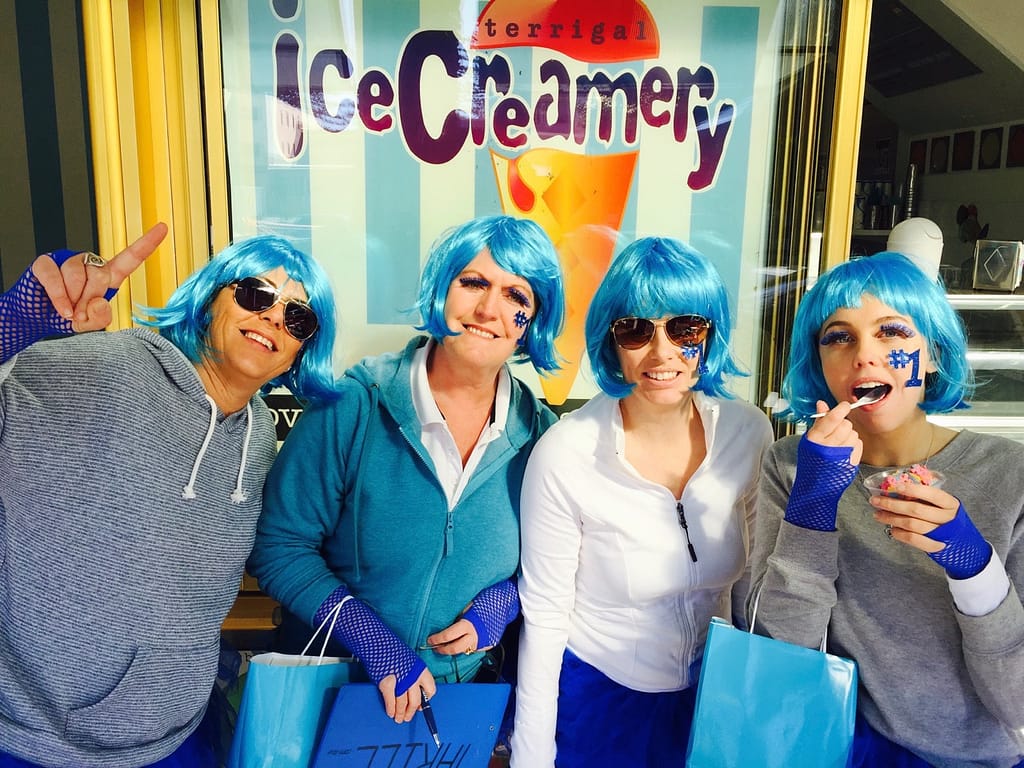 Amazing Race Team-building activities 4 ladies enjoying a blues sweet treat