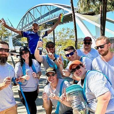 Amazing Races cross the Brisbane River to Story Bridge